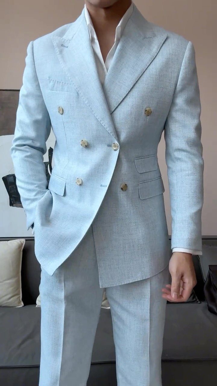 Man wearing a light blue double-breasted linen blend suit and matching trousers.